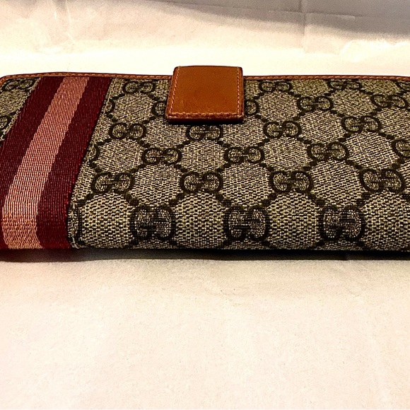 Beautiful Gucci Double Sided Long Wallet Featuring The Signature GG Monogram - Picture 5 of 9
